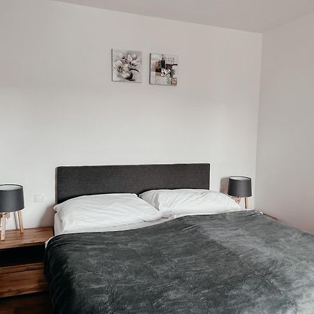 Sokolska Apartamento Praga Exterior foto