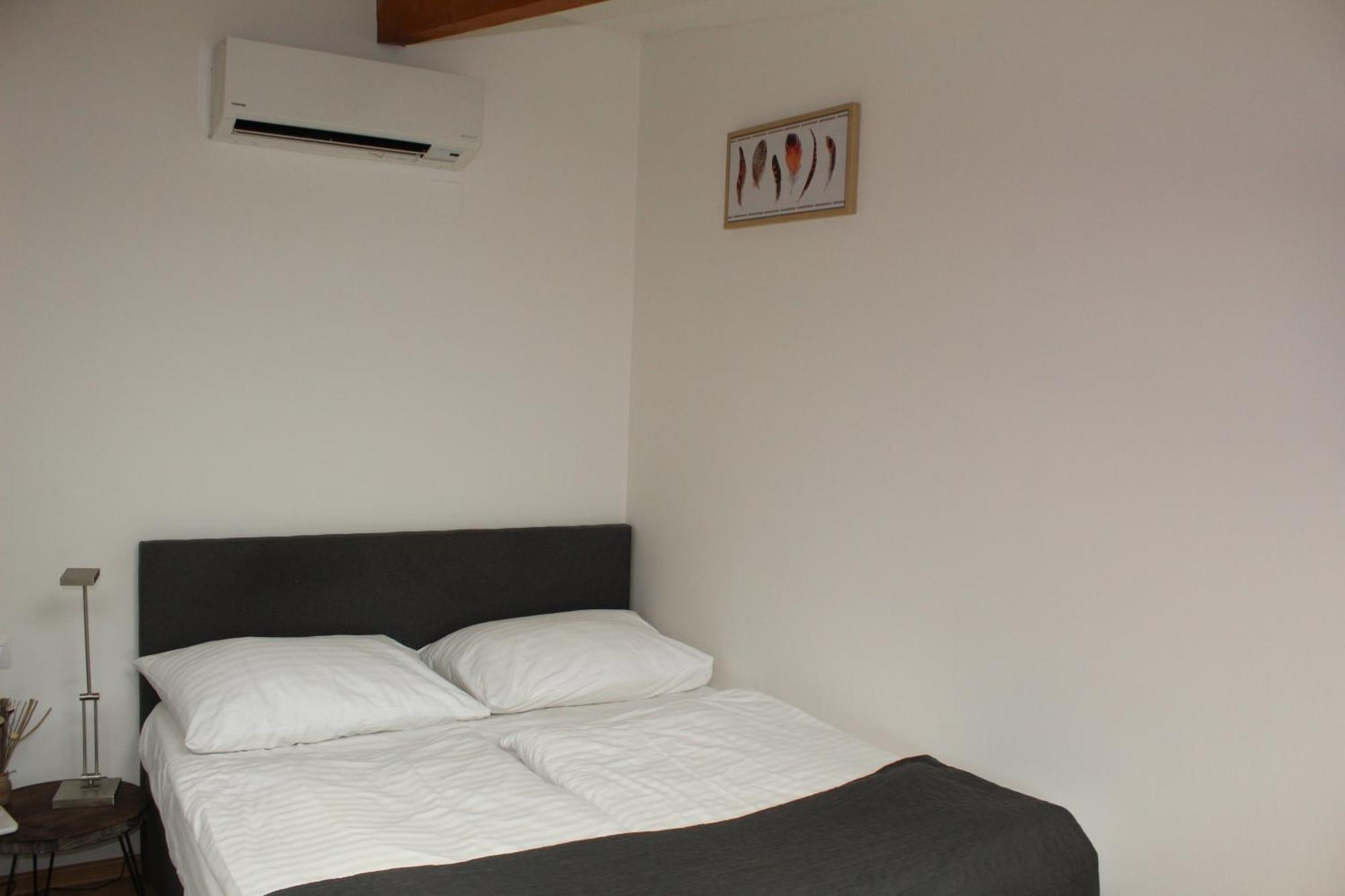 Sokolska Apartamento Praga Exterior foto